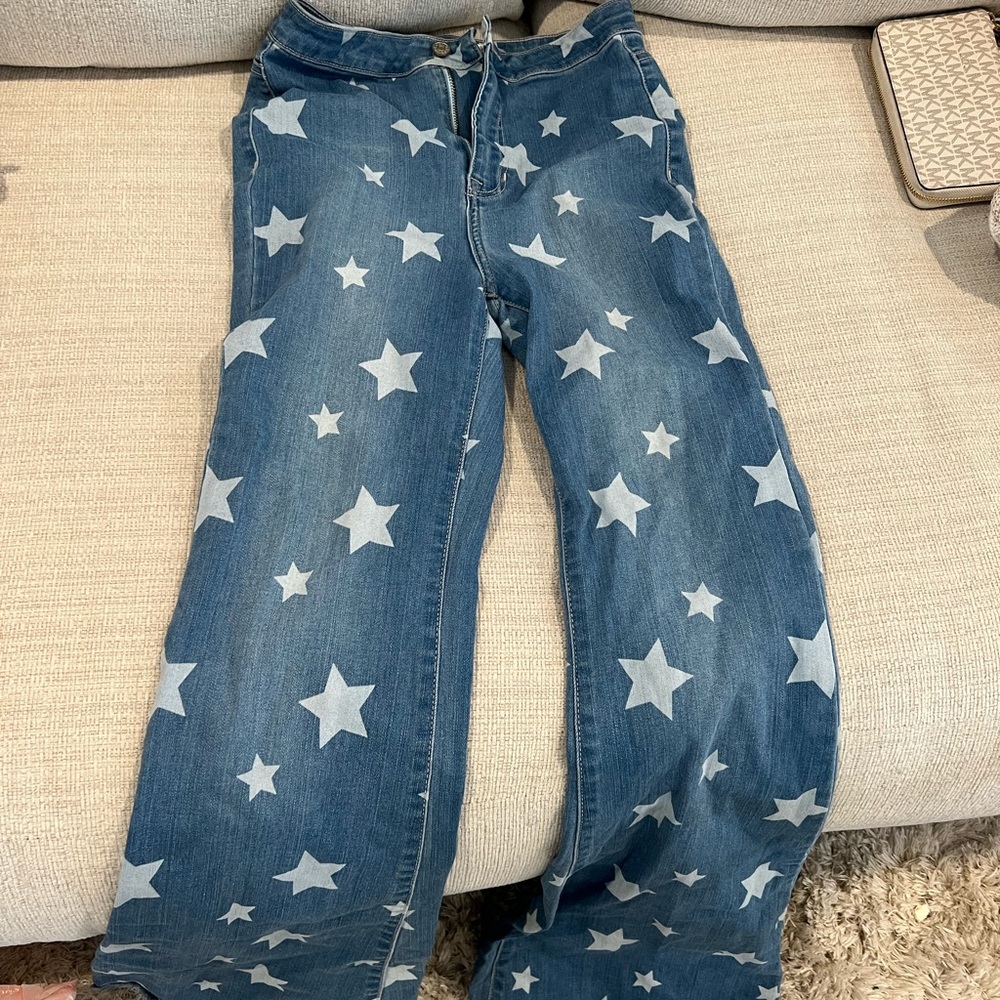 Stretchy Bootcut Jeans with stars !! These are in GREAT condition!!